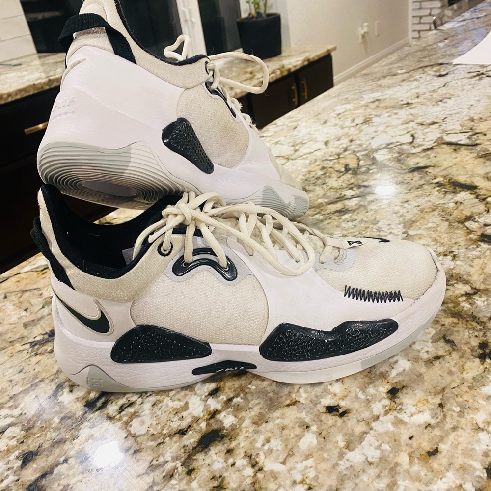 Nike PG 5 INDOOR only basketball shoes, Size 9